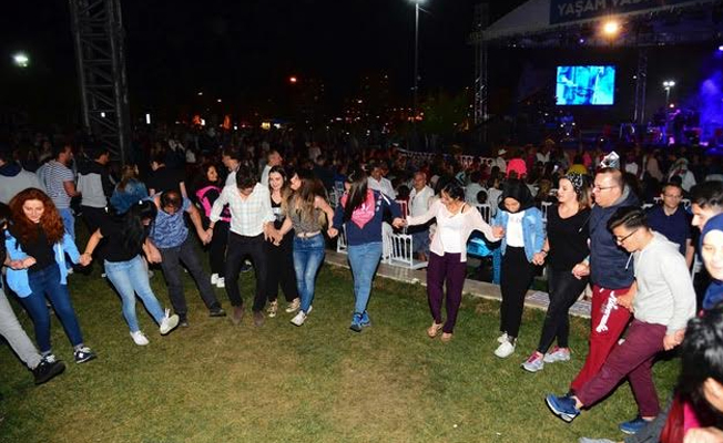 Apolas Lermi ile horon havası coşturdu