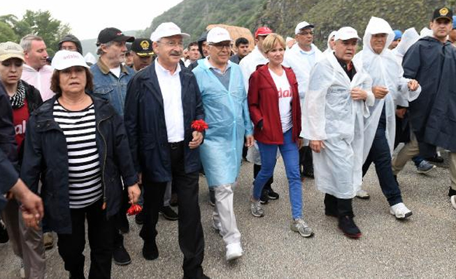 Zülfü Livaneli’den CHP liderine destek
