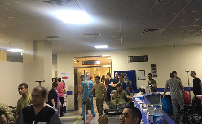 Bakan Işık yemek şirketini aklamaya çalıştı, Asker zehirlenmelerini depreme bağladı