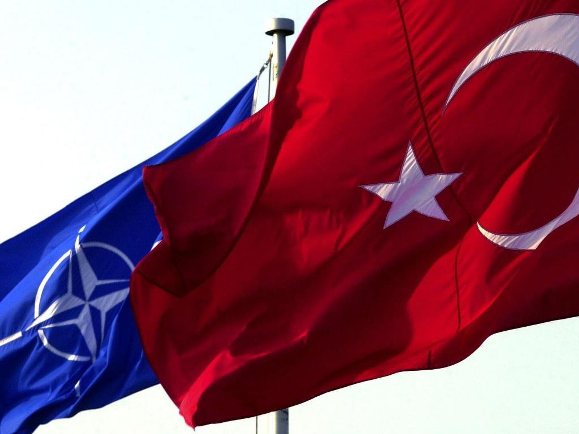 AKP, Türkiye'nin NATO'dan çıkıp çıkmayacağını açıkladı
