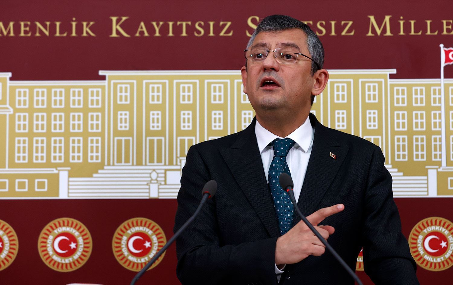 Özgür Özel: Erdoğan aday olamaz, YSK onaylarsa suç işler