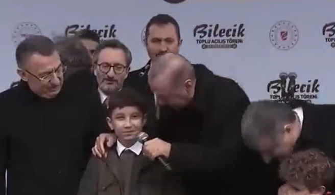 Erdoğan'ın şarkı söylediği anlar gündem oldu... "Duyanlara duymayanlara"