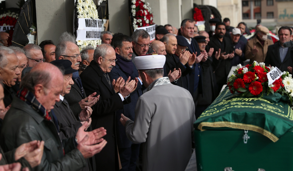 Kılıçdaroğlu, Karayalçın için düzenlenen cenaze törenine katıldı
