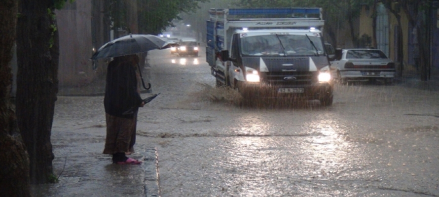 İstanbul için uyarı! Sel, su baskını ve yıldırım...