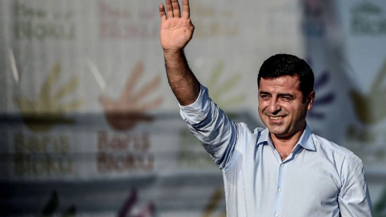 Selahattin Demirtaş: "Erdoğan'a destek kararı alsak helikopterle Saray'a götürülürüm"