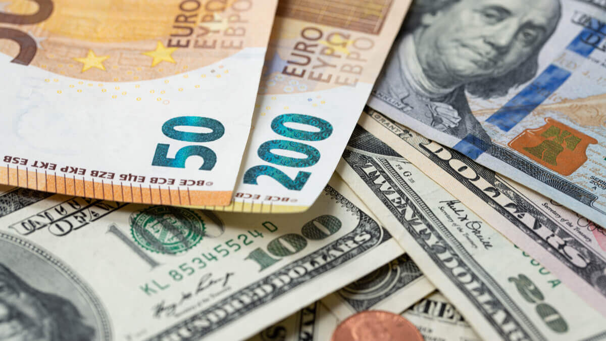 Bankada dolar ve euro'su olanlar dikkat! Ünlü ekonomist KKM uyarısı yaptı