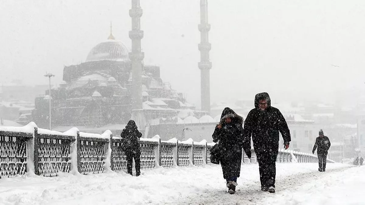 İstanbul'da kar yağışı devam edecek mi? İşte 1 Şubat 2023 hava durumu raporu...