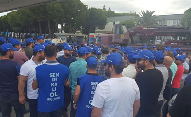 İşçiler iş bıraktı, giriş çıkışları kapattılar!