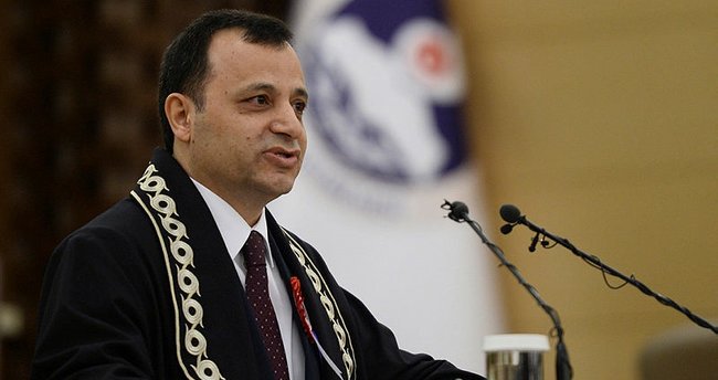 Zühtü Arslan yeniden AYM Başkanı