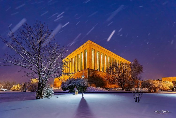 Ankara'da lapa lapa kar! Her yer bembeyaz oldu