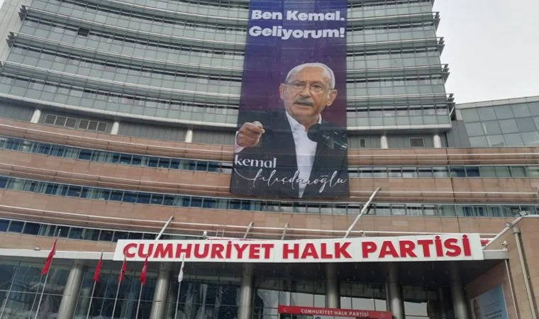CHP Genel Merkezi'nde dikkat çeken pankart