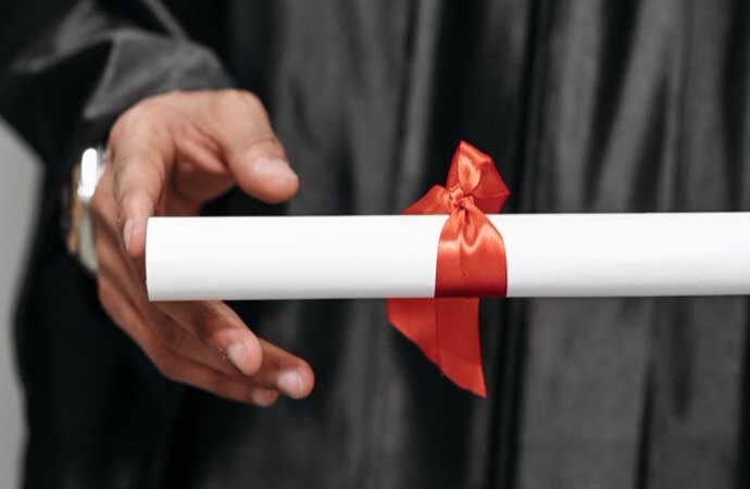 Twitter üzerinden 1 DM'ye 1 diploma!