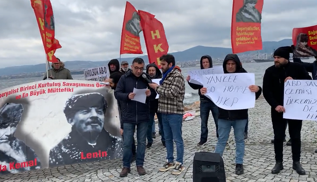İzmit Körfezi'ne demirleyen ABD savaş gemisine protesto şoku: "Yankee go home!"