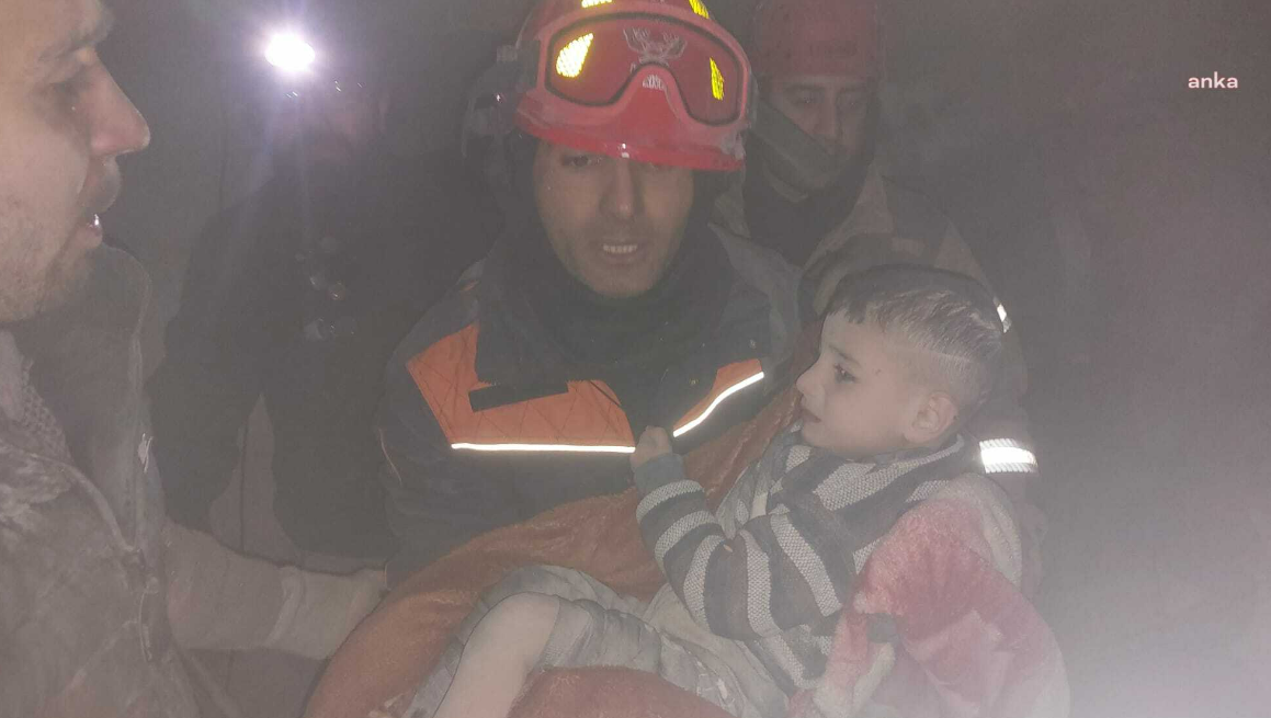 Depremdeki göçükten çıkarılan 5 yaşındaki Serap Ela: "Ben çok ağırım ama"