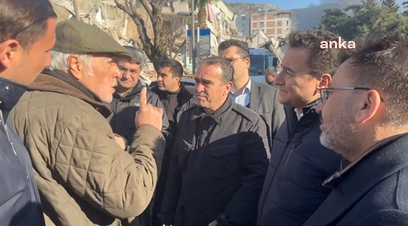 Depremzededen Babacan’a: “Oğlumu çıkartamıyorlar. Benim bir tane oğlum var”