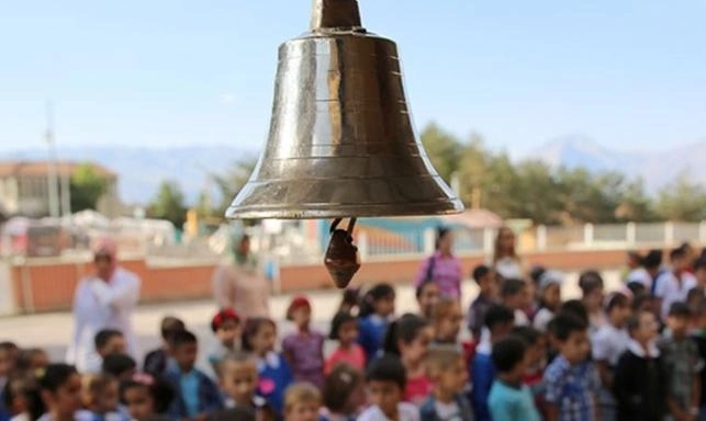 Depremzede öğrenciler başka illere nakledilebilecek