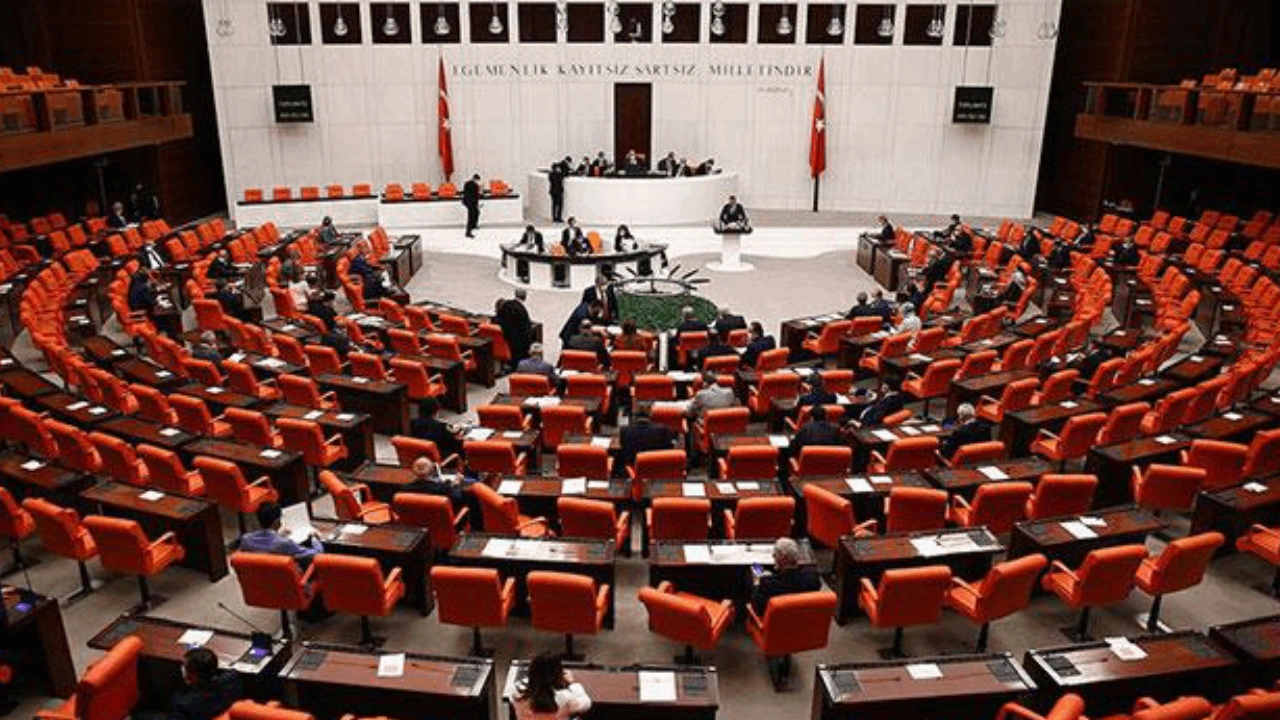 CHP milletvekilleri maaşlarını depremzedeler için bağışlıyor