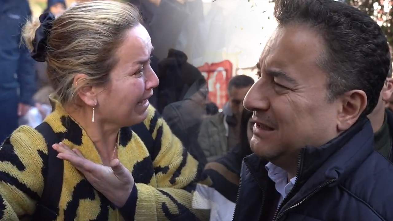 Ali Babacan, Adana'da oğlu enkaz altında olan annenin feryadını paylaştı: "Her yerde "Devlet nerede" çığlığı"