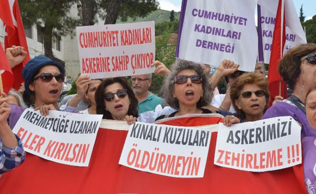 Cumhuriyet Kadınları: Mehmetçiğe kıymayın