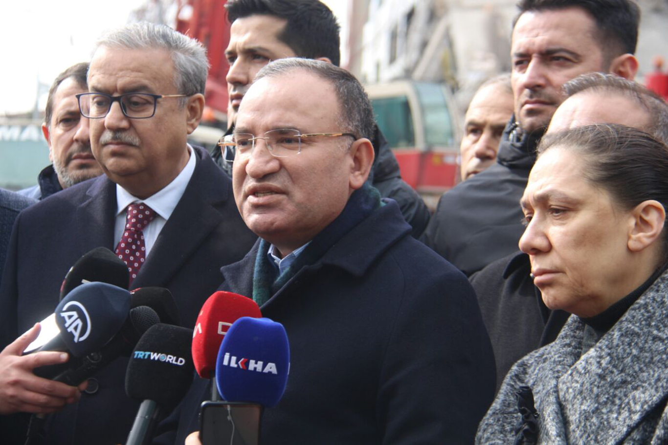Bozdağ'a soru soran Gazeteci Candaş Tolga Işık, bakan danışmanı tarafından arandı: “Diklenince kapadım. Devletin geldiği hale bak”