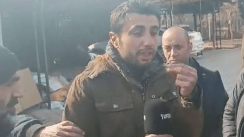 Düşündüren görüntü! ’Bize kefen gönderin’ diyen genci babası korkarak susturmaya çalıştı