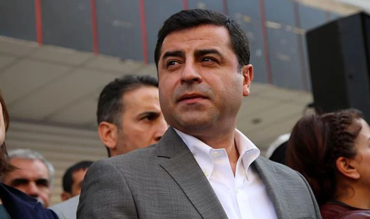 Demirtaş sosyal medyadan uyardı: Hem ağır suç hem de çok tehlikeli...