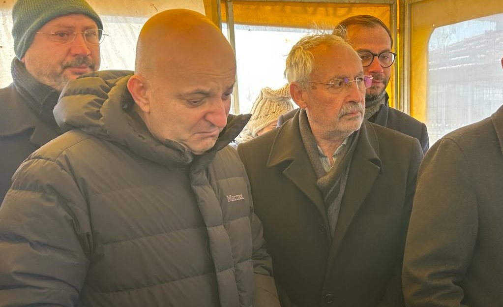 Depremzede anlattı, CHP'li Mahir Polat gözyaşlarını tutamadı