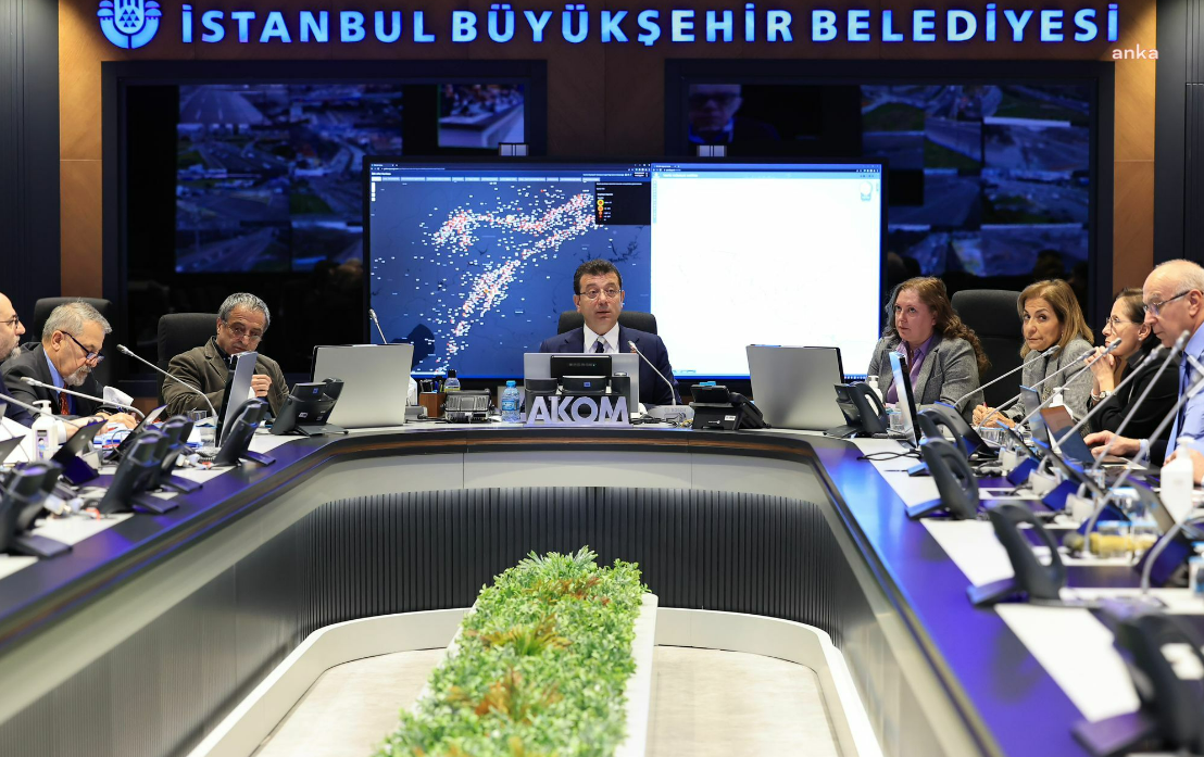 Ekrem İmamoğlu, İstanbul'da Deprem Bilim Kurulu'nu topladı! Naci Görür ve Nasuh Mahruki de toplantıda yer aldı