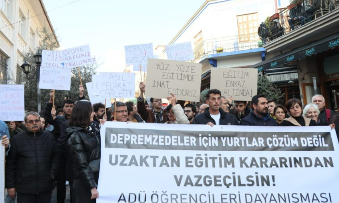 ADÜ'lü öğrencilerden uzaktan eğitime protesto