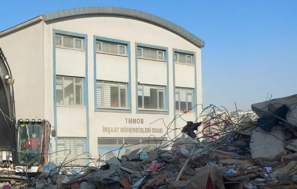 Kahramanmaraş'ta yıkıntıların arasında dimdik duran İMO binasının temsilcisi konuştu