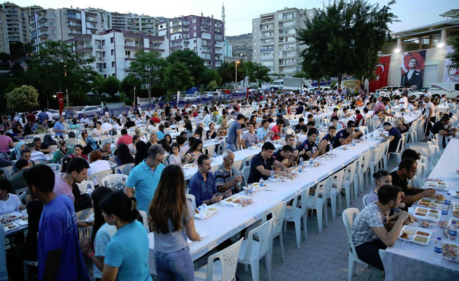 Mustafa Kemal’de 2 bin kişilik iftar sofrası