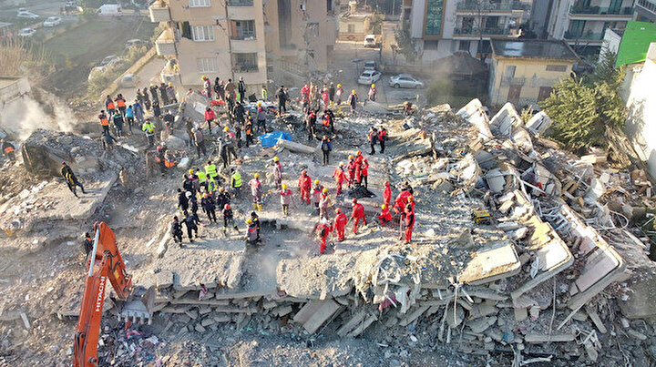 'Depremzede çocuklara tarikatlar el koyuyor' iddiası
