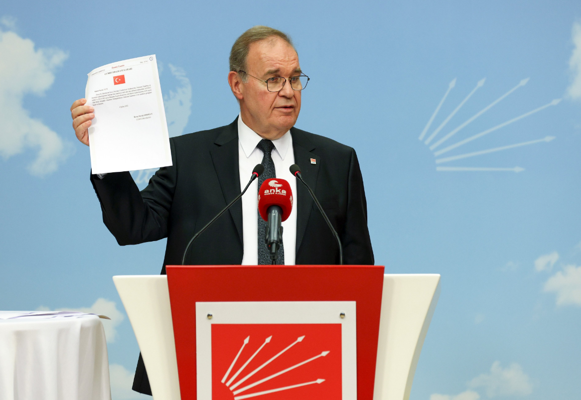 Faik Öztrak, Erdoğan ve hükümeti yerden yere vurdu: "Sarayın kibir abidesi, siyasi enkaza dönüştü"