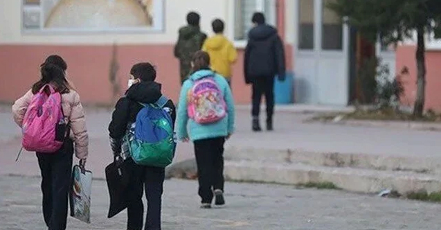 Afet bölgelerinde okulların açılacağı tarih belli oldu!