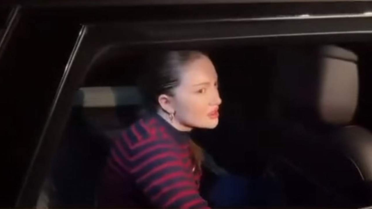 Beyaz TV muhabiri Danla Bilic'i kızdırdı: Bir tarafınız yiyorsa bu soruları muhattabına sorun