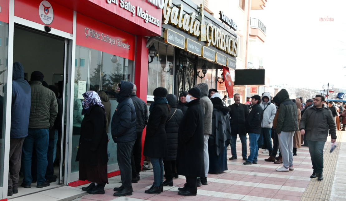 Vatandaşın bir diğer felaketi de hayat pahalılığı! Ucuz et için sıraya girdiler