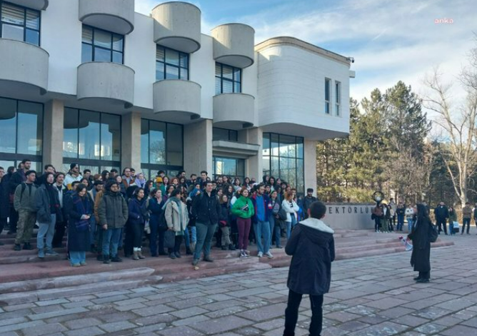 ODTÜ'lüler hükümetin yurt kararını protesto etti