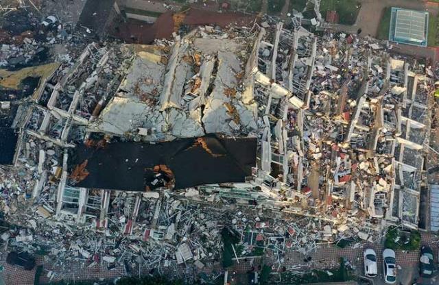 105 kişi hayatını kaybetmişti! O sitede kolonların kesildiği fotoğraflar ortaya çıktı iddiası