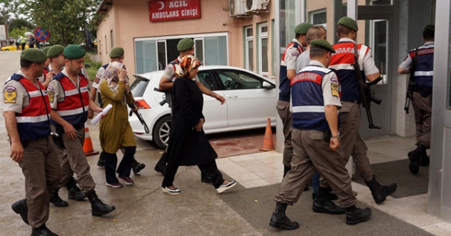 Firari FETÖ'cülerin eşleri tutuklandı