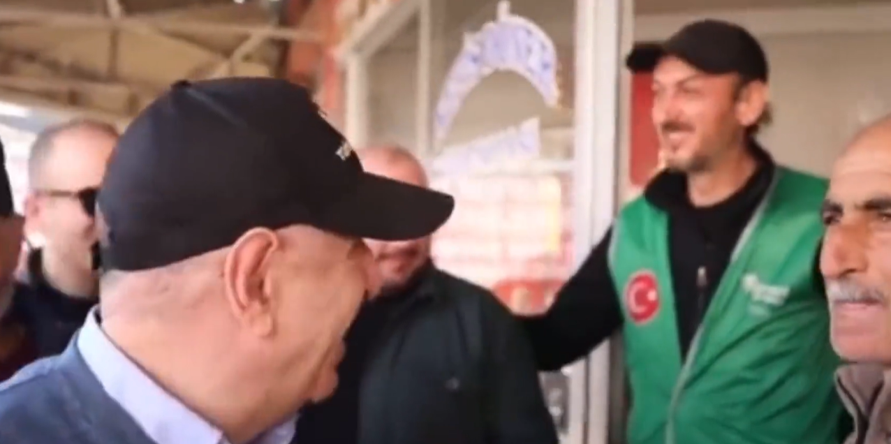 Ümit Özdağ'dan "Besmele çektiğinizi gördük" diyen vatandaşa yanıt! Deprem bölgesinde ilginç diyalog