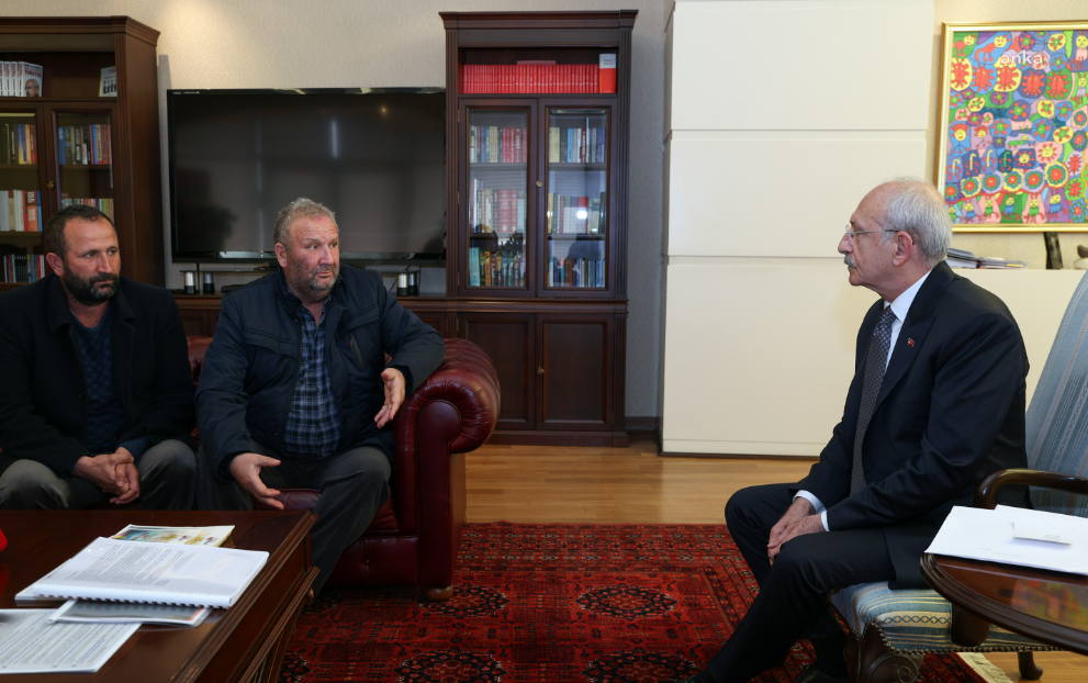 Depremzede, acı hayat öyküsünü Kılıçdaroğlu'na anlattı: "Ömrümüzde bir ev aldık, o da 3 ay sonra yıkıldı"