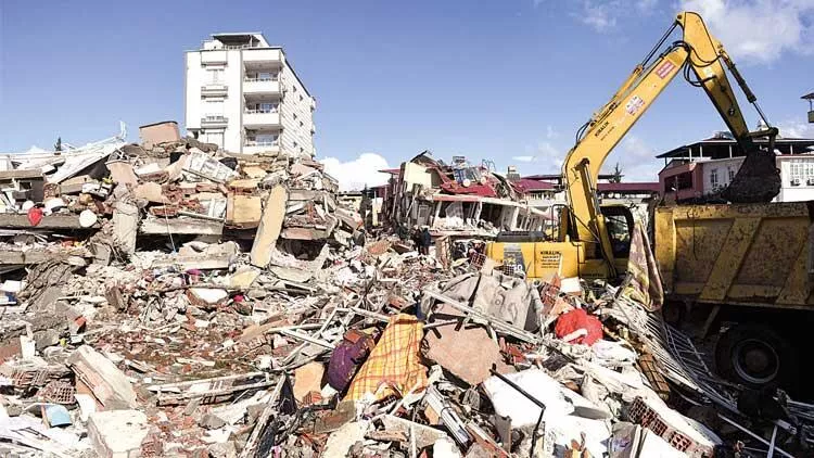 Enkaz kaldırma işi kayak pistleri çöken şirkete verildi