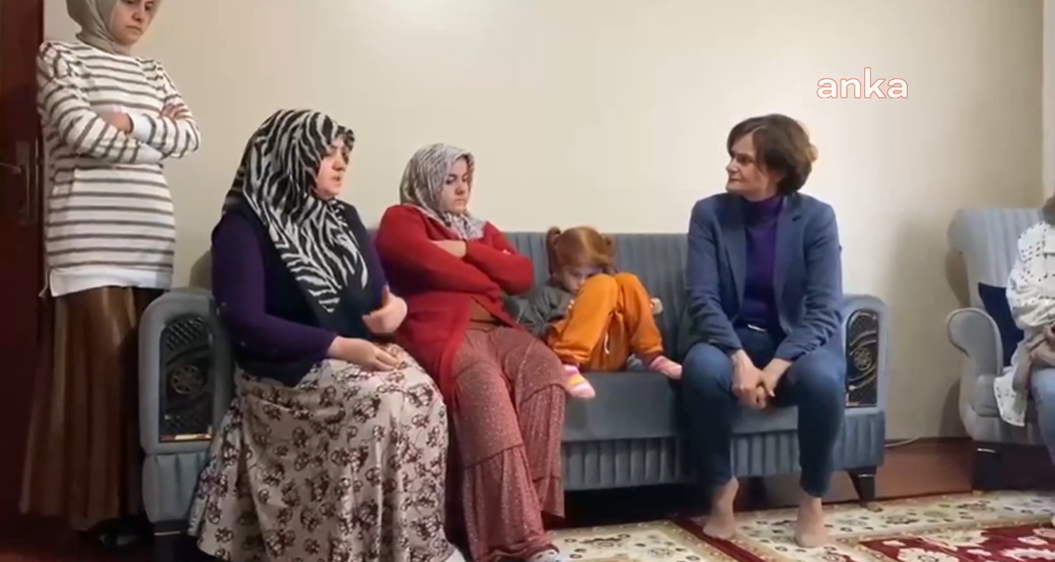 Kaftancıoğlu'nun ziyaret ettiği depremzede: "Yıllardır AKP'liyiz kapımızı ilk siz çaldınız"