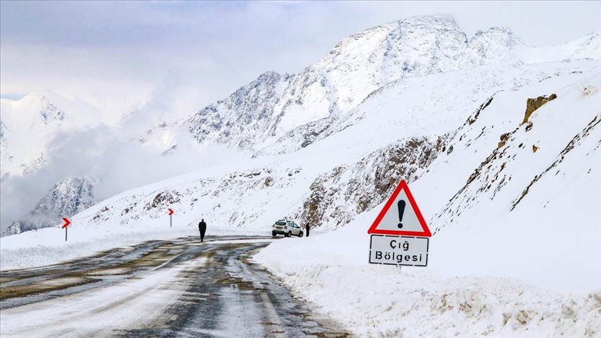 Meteoroloji'den çığ ve buzlanma uyarısı! Bu bölgelerde yaşayanlar dikkat