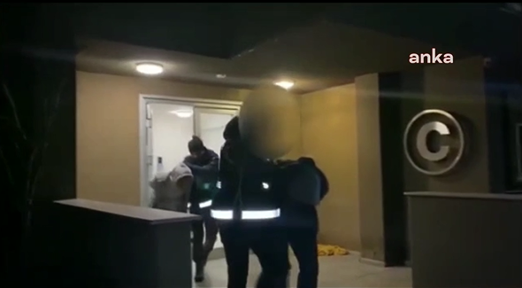 İstanbul’da birbirlerine saldırı hazırlığında olan iki çetenin 14 üyesi tutuklandı