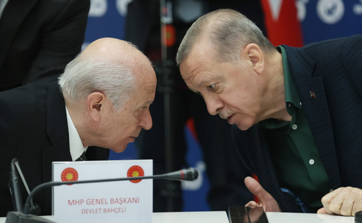 Gelecek Partili Özdağ: "Saray'ın karanlık dehlizlerinde bir oyun planlanıyor"