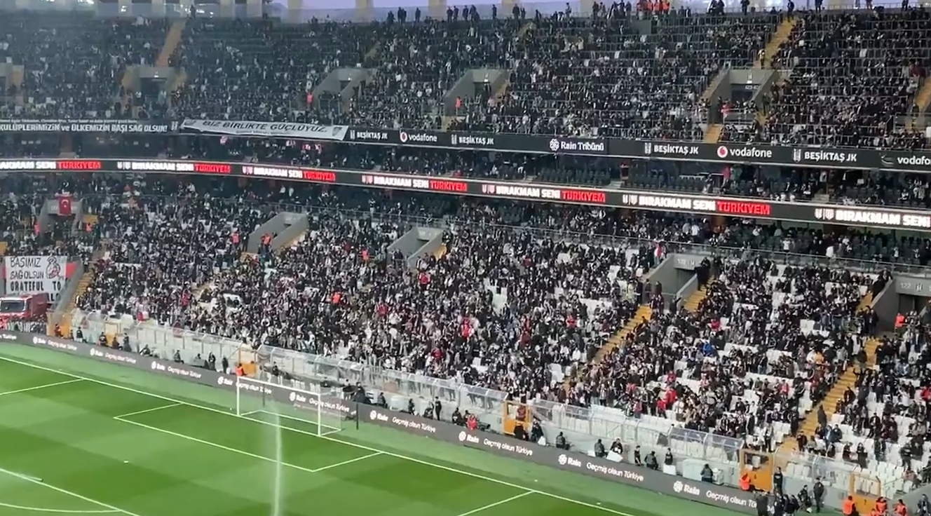 Kadıköy'den sonra Vodafone Park'ta da tepki vardı! Beşiktaş taraftarı "hükümet istifa" diye bağırdı