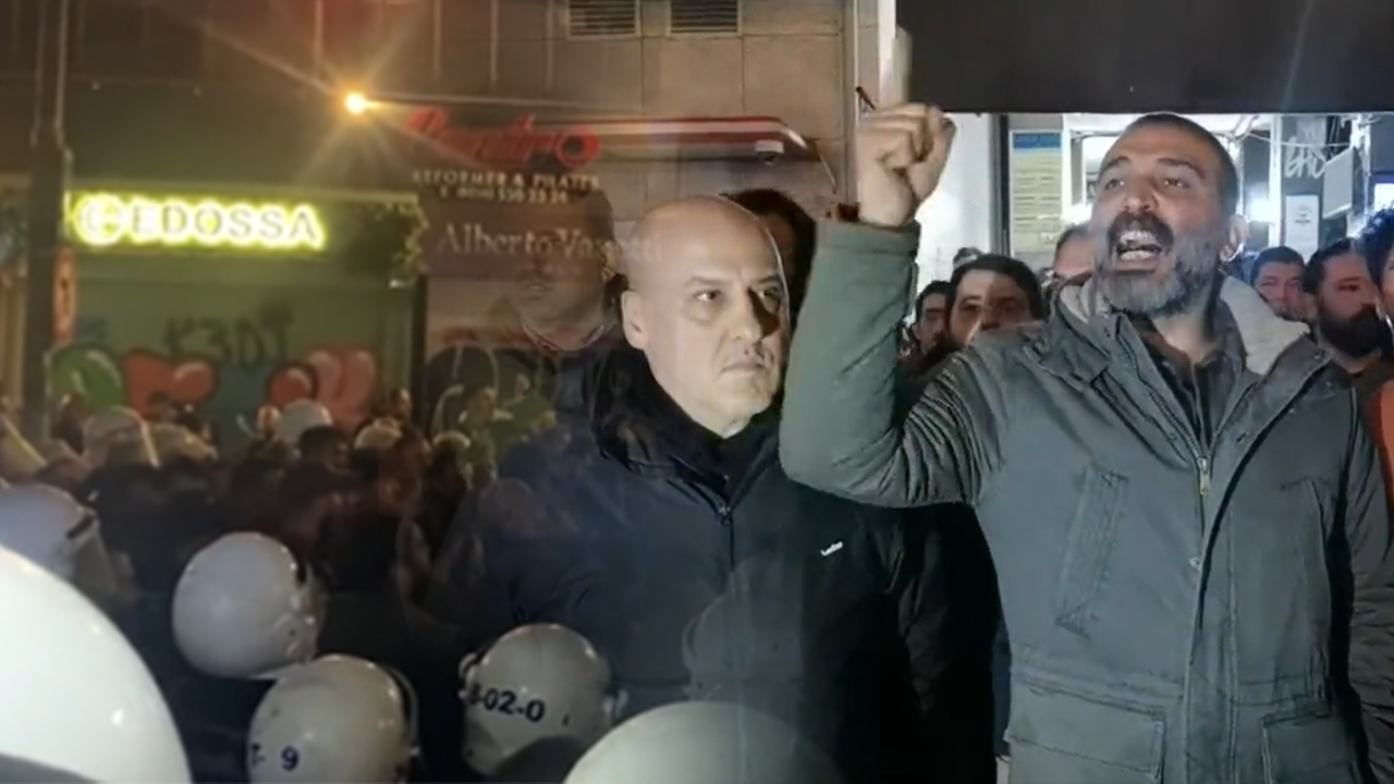 Kızılay'ın çadır satmasını protesto eden TİP'lilere polis ablukası... Barış Atay: "50 bin kişinin öldüğü depremde bu kadar polis yok!"