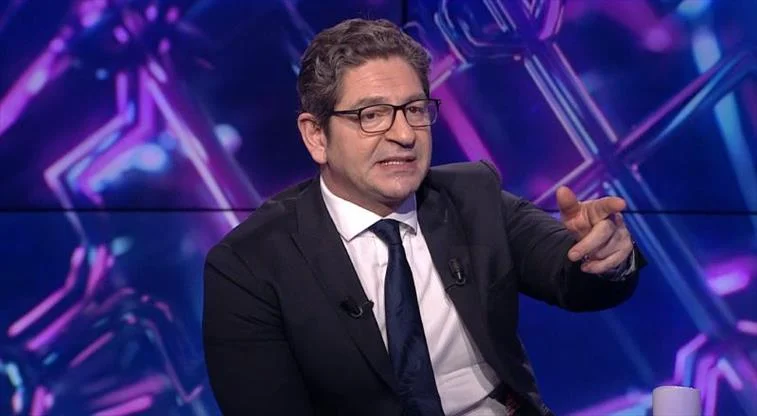 Fenerbahçe ve Beşiktaş tribünlerindeki 'hükümet istifa' sloganları... BeIN Sports yorumcusu Onay: Devlet ayrı, hükümet ayrı