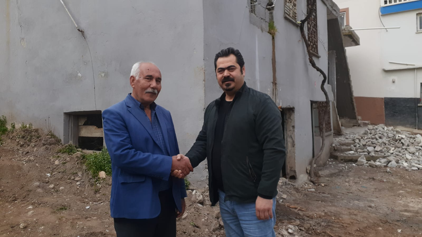 Depremden önce söz verdiği için sattığı evine kiracı olarak döndü